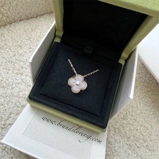 Van cleef new arrivals holiday pendant 2019