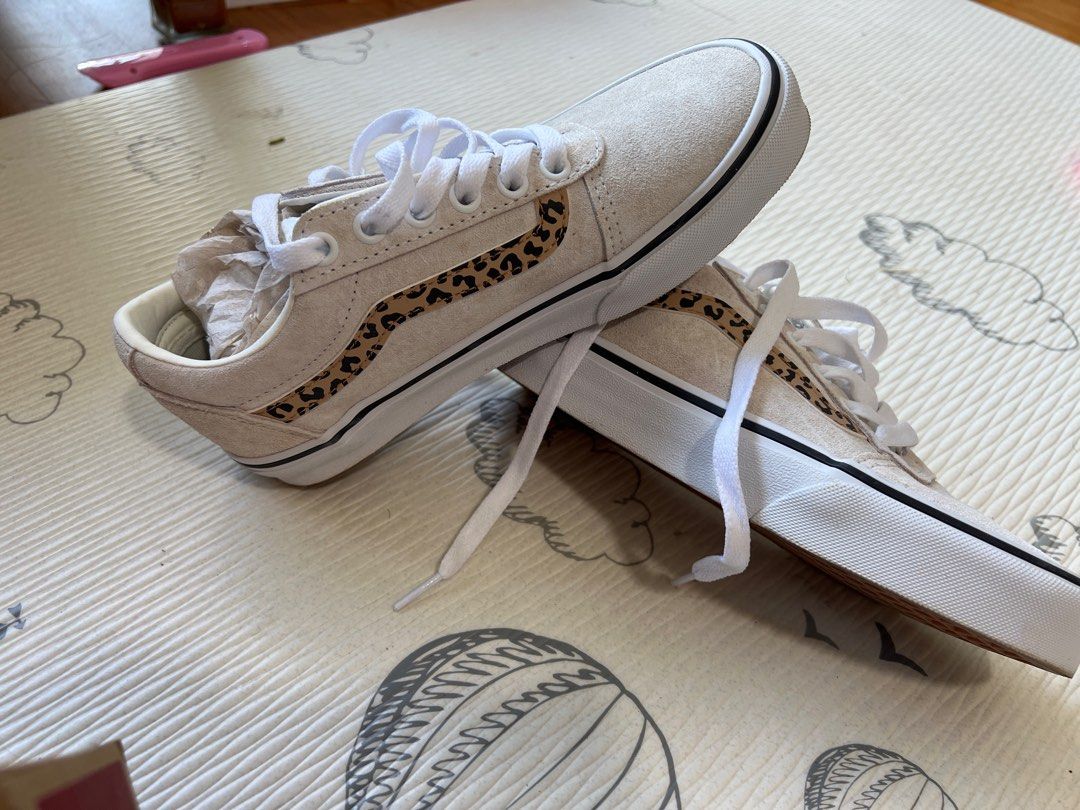 What are vans shoes top