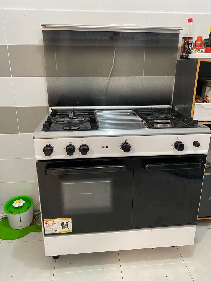Zanussi gas stove, TV & Home Appliances, Kitchen Appliances, Hobs