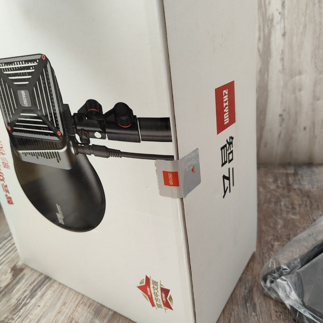 Zhiyun Molus G200 / World's Most Compact 300W(Peak Output) COB Light ...