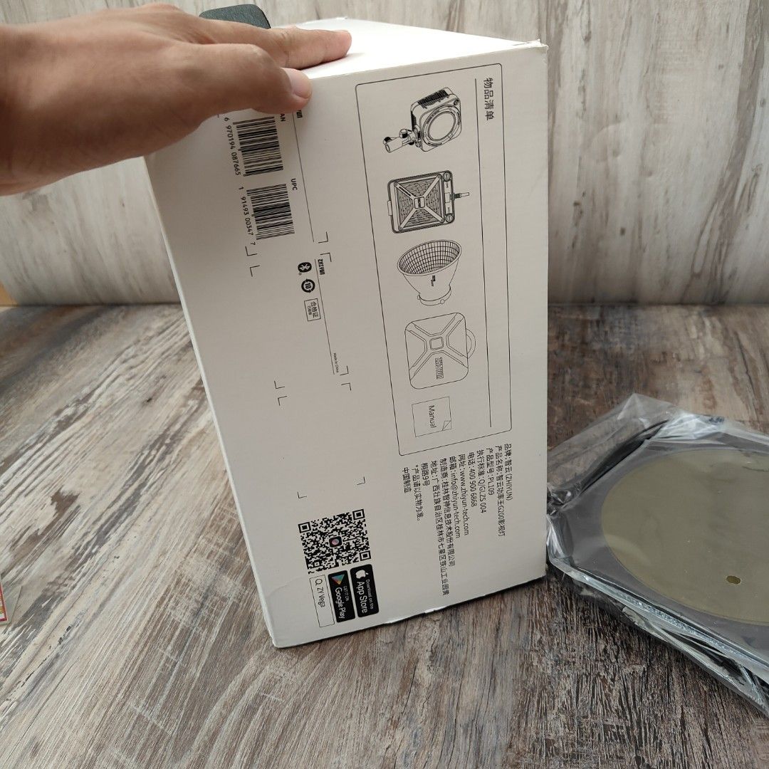 Zhiyun Molus G200 / World's Most Compact 300W(Peak Output) COB Light ...