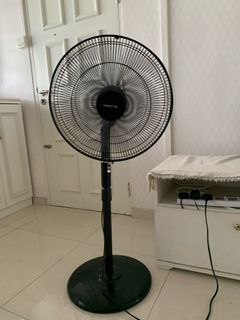 (Category: ) located in . Submitted by dealmakersg (Listing ID 1271675011, Image 1). Description: .