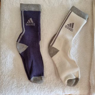 2 pais of Adidas mens socks
