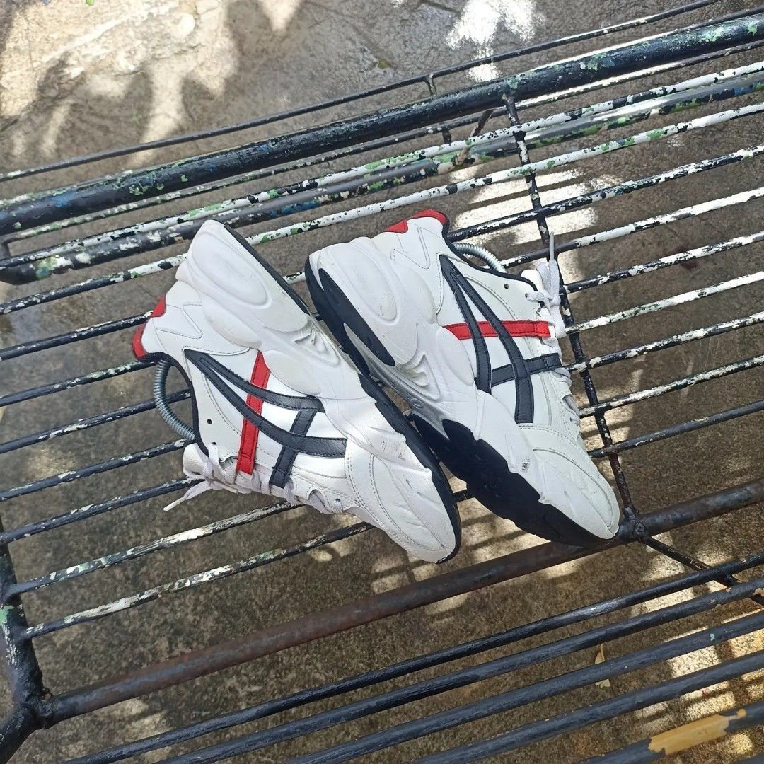 Asics a2 top