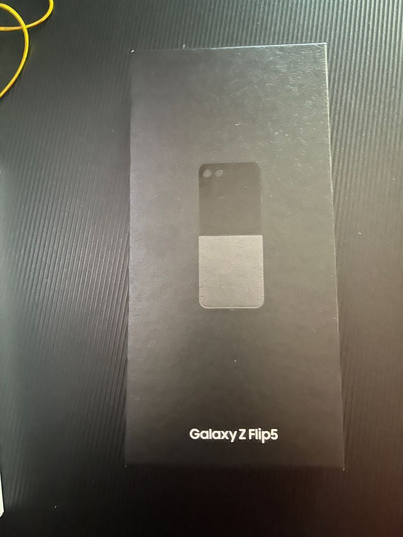 5 Flip (Category: Samsung) located in Singapore. Submitted by sunnday145 (Listing ID 1271695521, Image 1). Description: Brand New Sealed Comes with cover +50 Low Ballers pl stay away. .