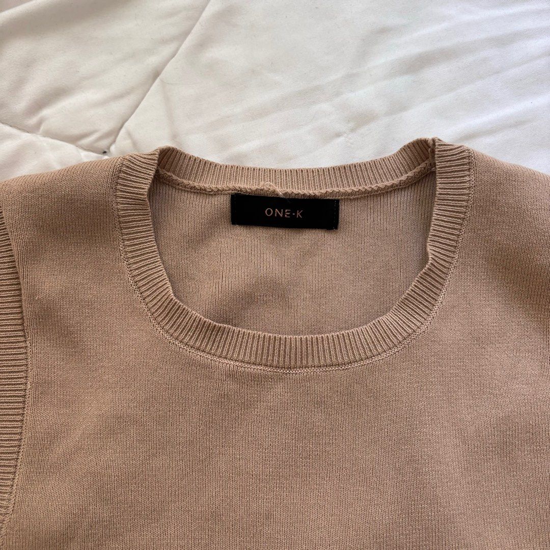Beige Knitted Crop Top (Category: Sleeveless) located in Paranaque City. Submitted by coldbrews (Listing ID 1271666173, Image 2). Description: please read the FULL description before inquiring! size: s condition: brand new without tags, never worn 🏷️ mop GCash ONLY 📮 shipping from Parañaque City via GoGo Express ONLY (Metro Manila rates are ₱80) can do Lalamove for same-day delivery. If you have other preferred delivery methods, you will be the