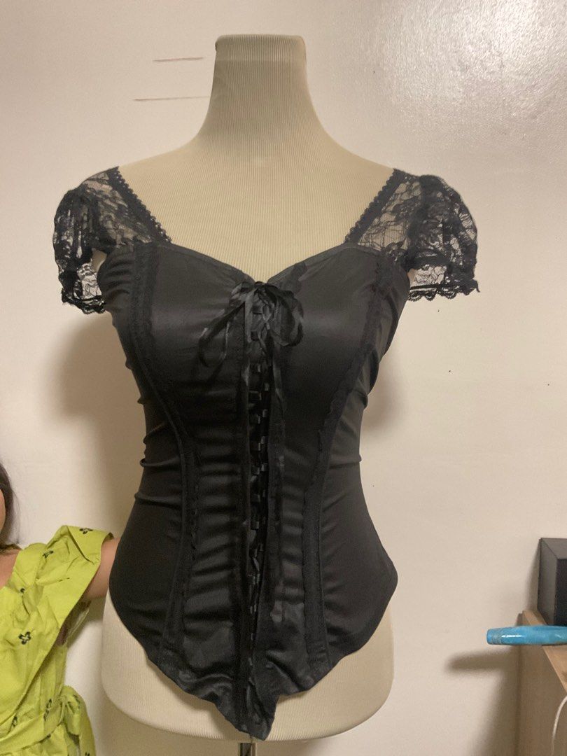 black off shoulder corset top (Category: Blouses) located in Tuguegarao City. Submitted by chatingz (Listing ID 1271826128, Image 2). Description: fits: l-xl.