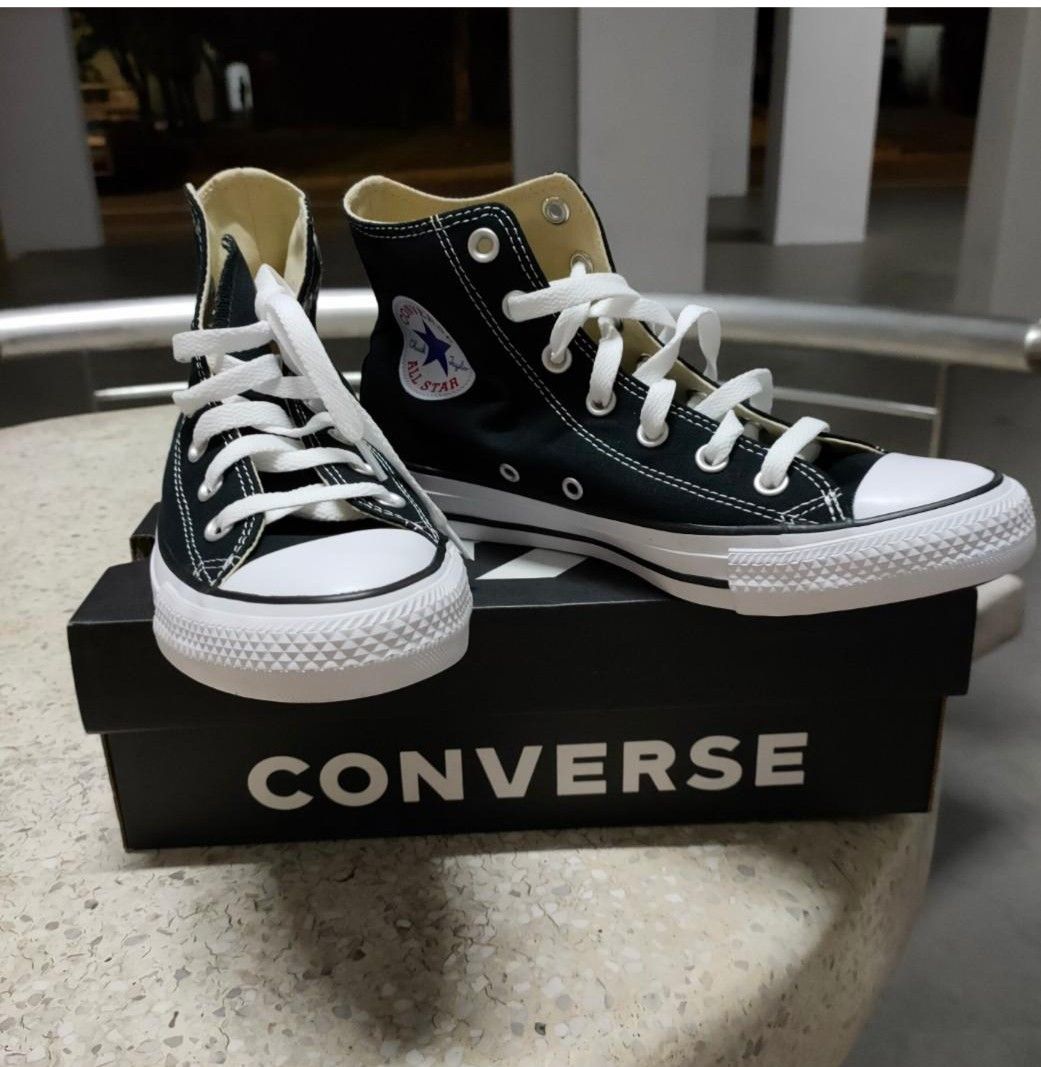 Chuck taylor top black on black