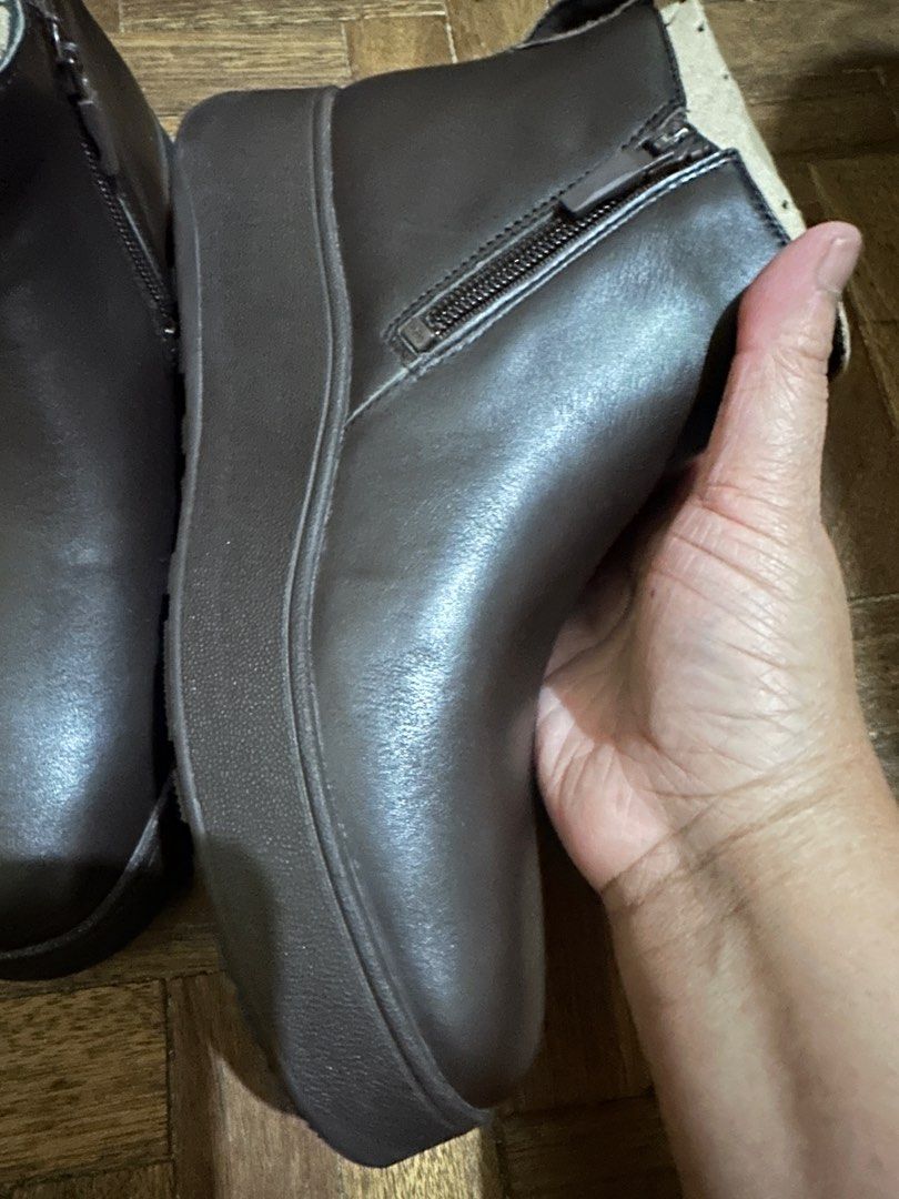 Fit flop best sale boots size 8