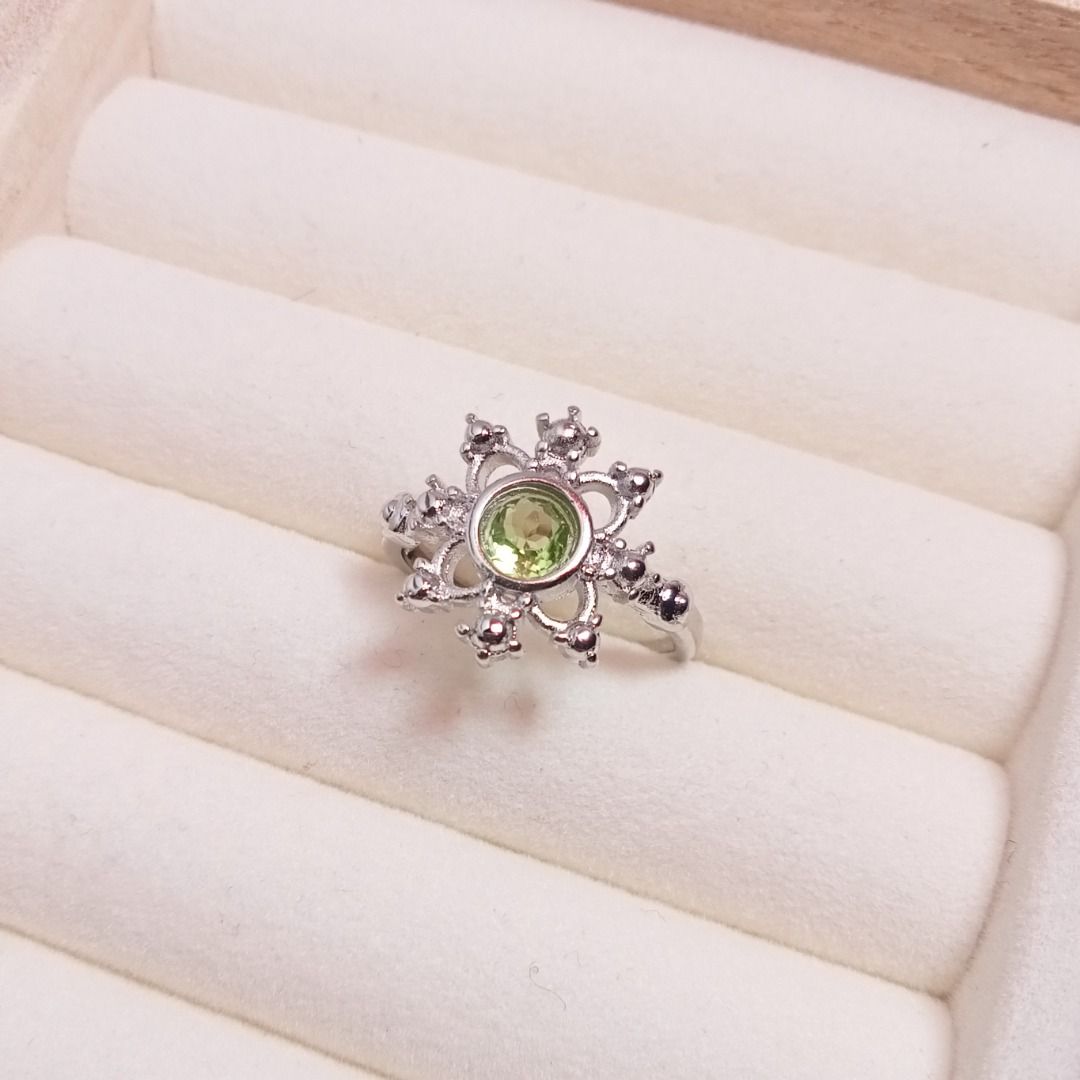 Buy peridot ring top