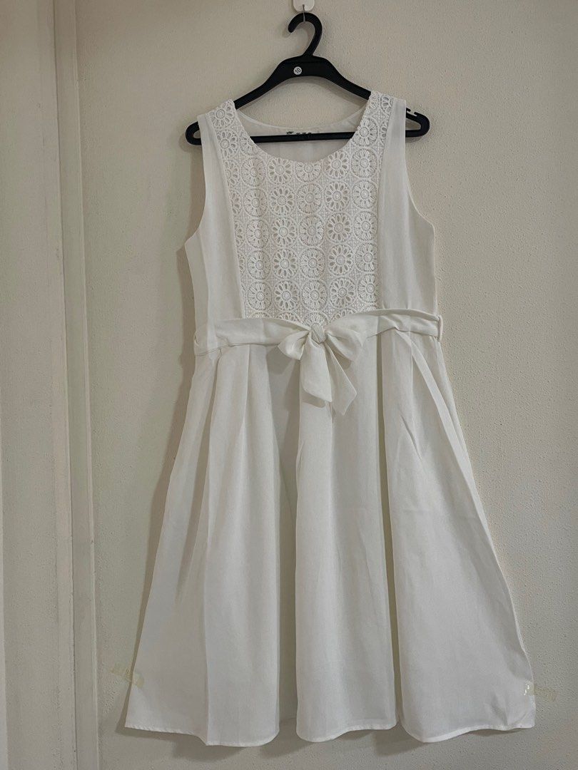 Buy 2 dresses for 15 Sleeveless white dress with waist ribbon to tie for 12yo girl
