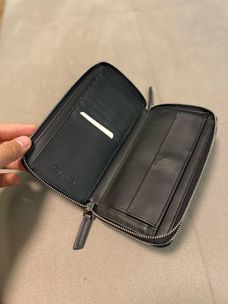 Calvin Klein (Category: Wallets & Card holders) located in Carmona. Submitted by icebox13 (Listing ID 1271710762, Image 3). Description: .