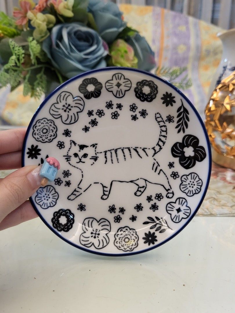 Century Cat 2 Pcs. Saucer Plate (Category: Dinnerware & Cutlery) located in San Fernando. Submitted by jpmarketplace2023 (Listing ID 1271869119, Image 1). Description: -Century cat 2 pcs. saucer plate for only PHP280 -Authentic from Japan.