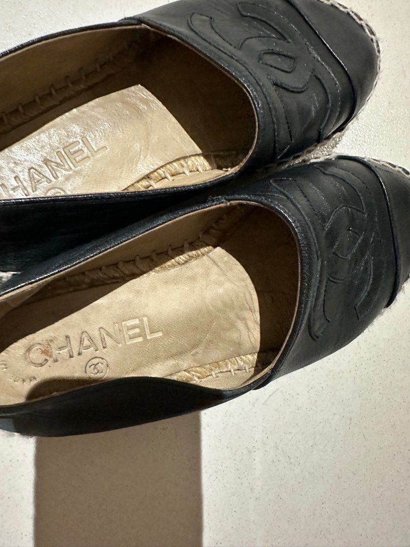 Chanel espadrilles black size 5 Fesyen Wanita Sepatu di Carousell