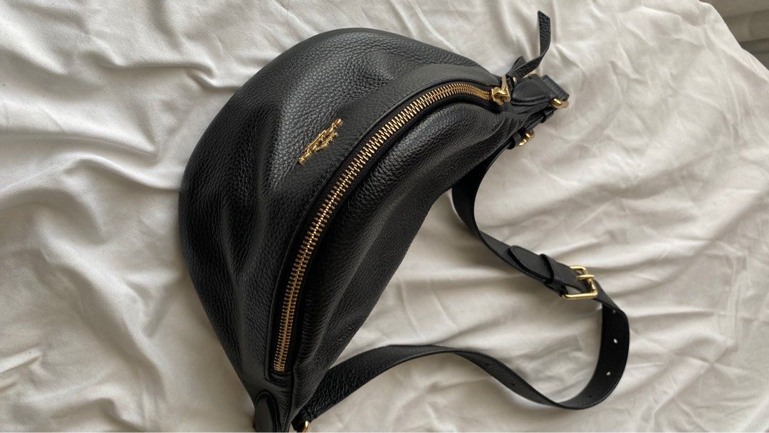 Coach belt bag (Category: Luxury Bags & Wallets) located in Taguig. Submitted by studioideya (Listing ID 1271665915, Image 1). Description: 5k orig price.