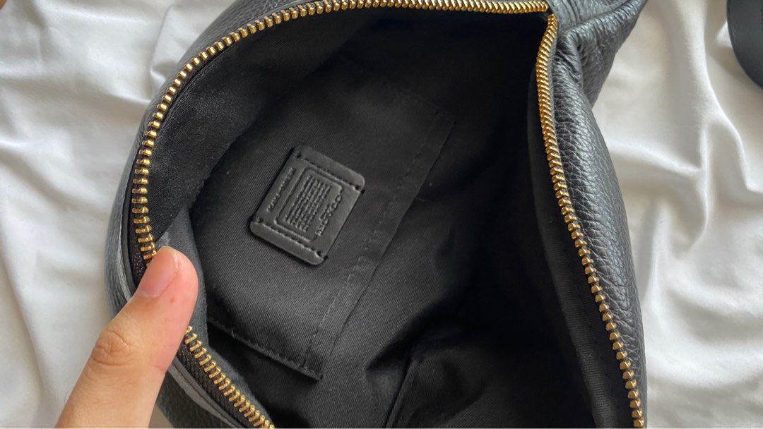 Coach belt bag (Category: Luxury Bags & Wallets) located in Taguig. Submitted by studioideya (Listing ID 1271665915, Image 2). Description: 5k orig price.