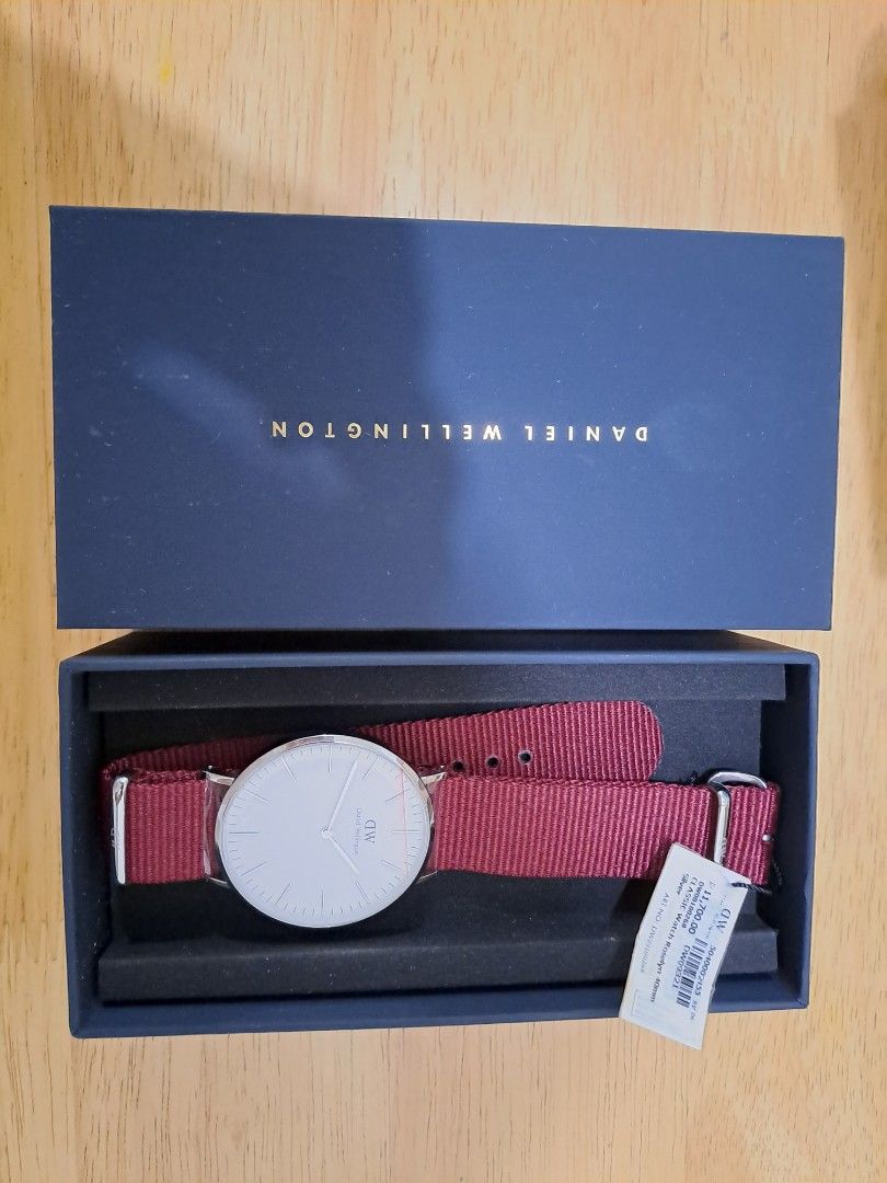 Daniel Wellington classic watch 40mm silver (Category: Men's Watches) located in Manila. Submitted by danielatan (Listing ID 1271686115, Image 1). Description: Unused. Open to offers. Can do meetup on official Daniel Wellington store for authentication..
