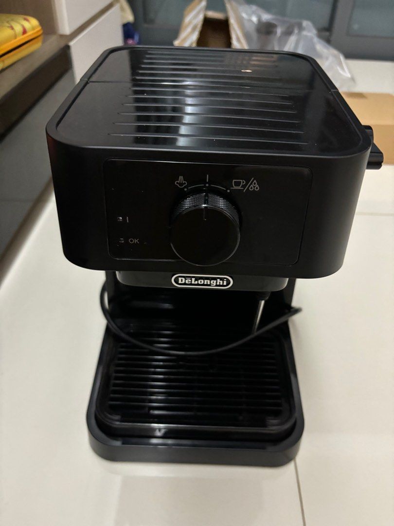 DeLonghi Stilosa Manual Pump Coffee Machine - EC230BK