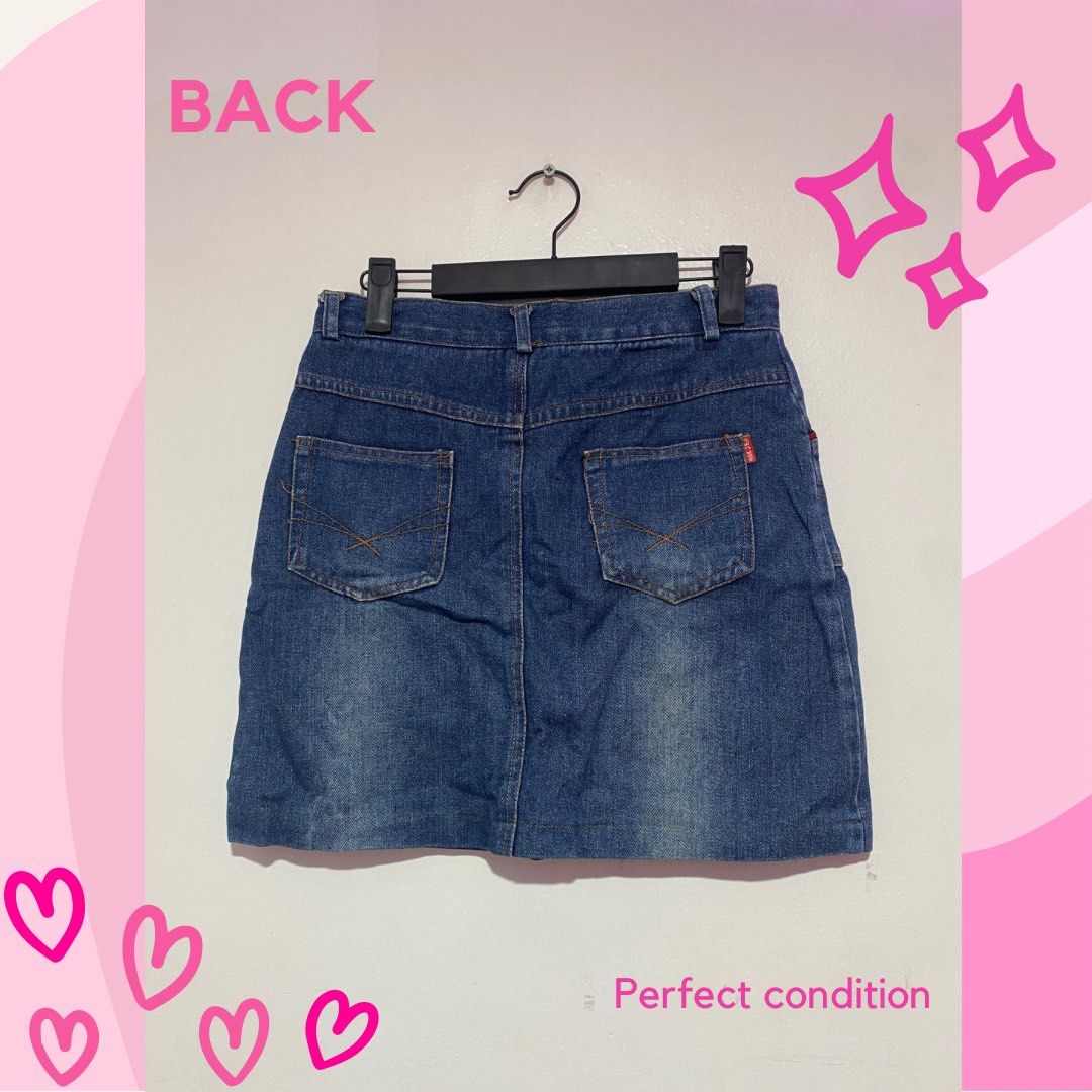 Denim Skirt (Category: Skirts) located in Quezon City. Submitted by cluelessclutter (Listing ID 1271760884, Image 2). Description: Mini Denim Skirt skirt ✨ ⭐️ PERFECT CONDITION Perfect for kikay OOTDs and preppy vibes! 💖 1. Please manage your expectations. These are PERSONAL preloved items (not from bales) so there might be MINIMAL signs of usage and/or stains. ✨ 2. Actual item color may be affected by the lighting and photo quality. 📸 3. You m