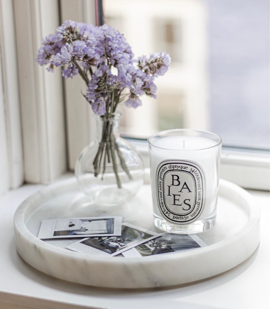 Baies candle sales