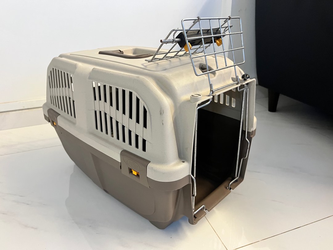 Dog carrier cage, Pet Supplies, Homes & Other Pet Accessories on Carousell