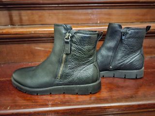 ECCO Black Leather Mid-Boots