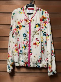 (Category: ) located in . Submitted by dynl_thrift (Listing ID 1271866189, Image 1). Description: .