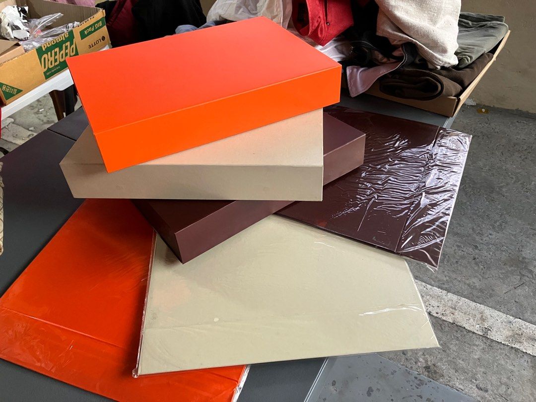 Gift boxes (Category: Storage Boxes & Baskets) located in Santa Rosa. Submitted by mrs.zieee (Listing ID 1271760097, Image 1). Description: No hassle gift wrap with these easy easy to assemble gift boxes. 15” X 11” X 2.75” (Assembled ) 3 colors: Chocolate brown (10pcs) Mandarin Orange (8pcs) Beige (6pcs) .