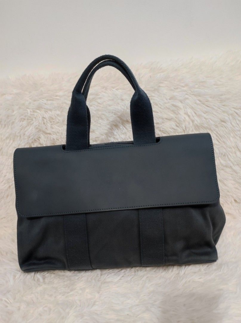 👛Hermes Valparaiso (Navy Blue) (Category: Luxury Bags & Wallets) located in Santa Rosa. Submitted by yerbua103 (Listing ID 1271904051, Image 3). Description: 👛This bag features a canvas body with leather trim, flat straps, a pull through front flap closure, snap closure, interior pockets and extra pouch. 👛Manage your expectations as you're buying a preloved item. 👛Color may vary due to lighting effects. Disclaimer: A2KOLSHOPPE is not affiliat