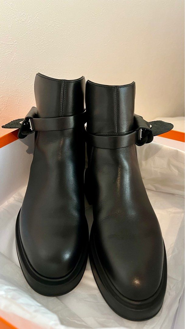 Hermès Veo Boots Size: 36 (Category: Sneakers & Footwear) located in Makati City. Submitted by corplady (Listing ID 1271662872, Image 3). Description: Used once abroad RFS: It fit perfectly during the fitting at the store but became a bit tight when walking around. Plastic seal still intact SRP: P96,840.00 Purchased Date: End of Nov 2023 Place: Tokyo Japan Selling Price: P85,000.00 Complete with papers, box, dust bag, & paper bag. Size 36 I can p