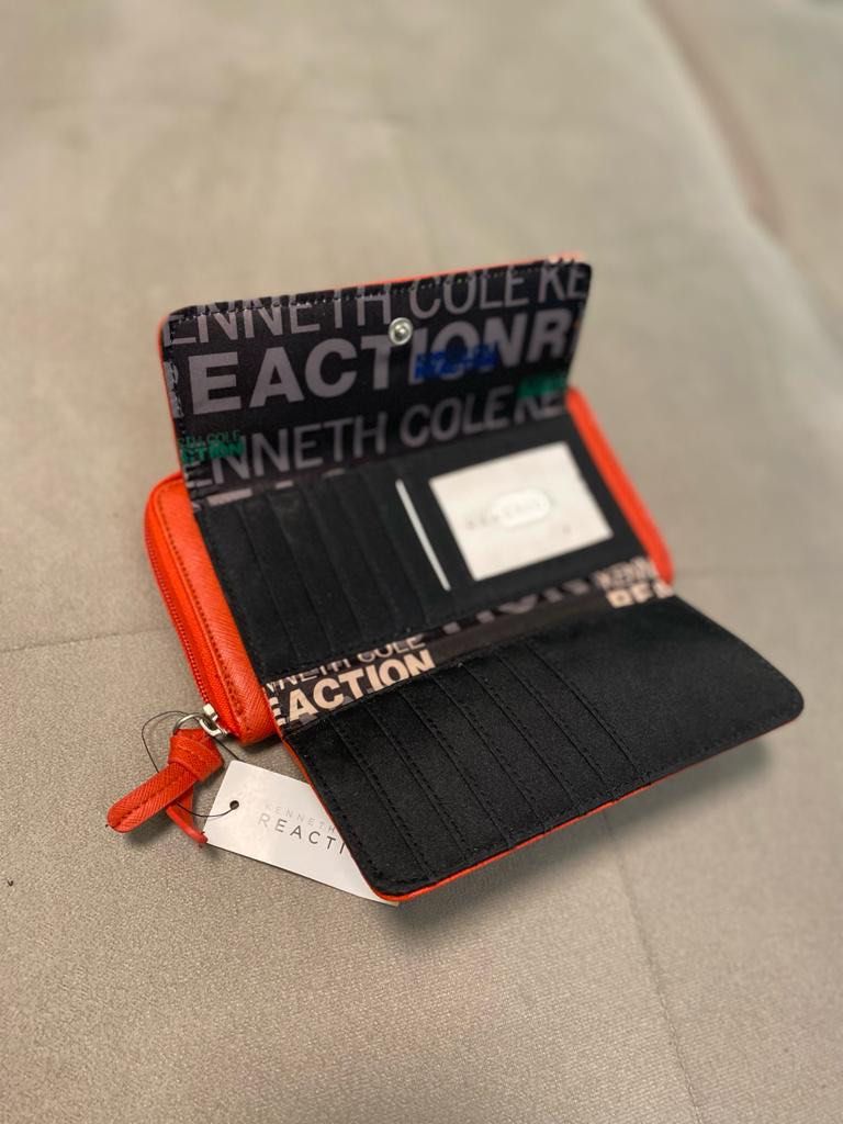 Kenneth Cole Long Wallet (Category: Wallets & Card holders) located in Carmona. Submitted by icebox13 (Listing ID 1271710144, Image 3). Description: .