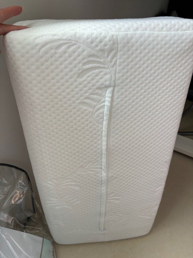 King koil latex Pillow, Furniture & Home Living, Bedding & Towels on