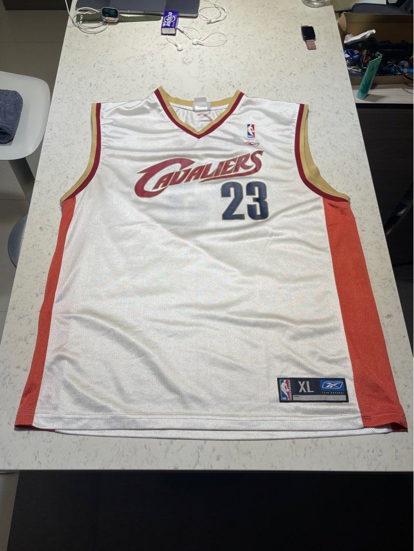 Lebron throwback clearance cavs jersey