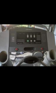 Life fitness treadmill CLST