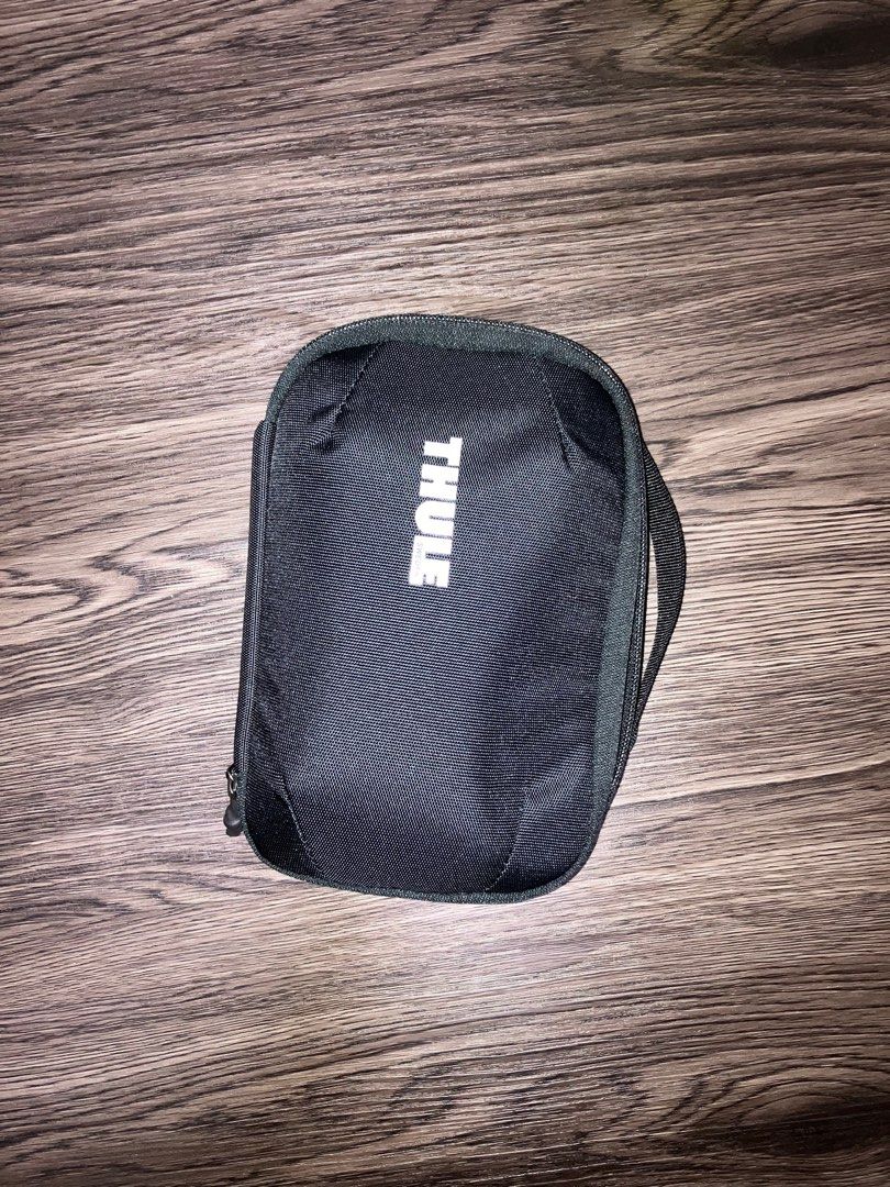 Thule hotsell tech pouch