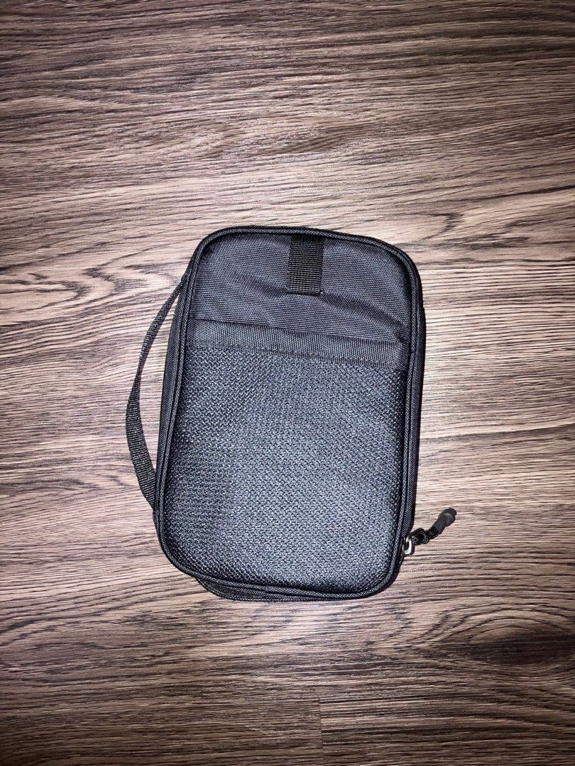 Thule hotsell tech pouch