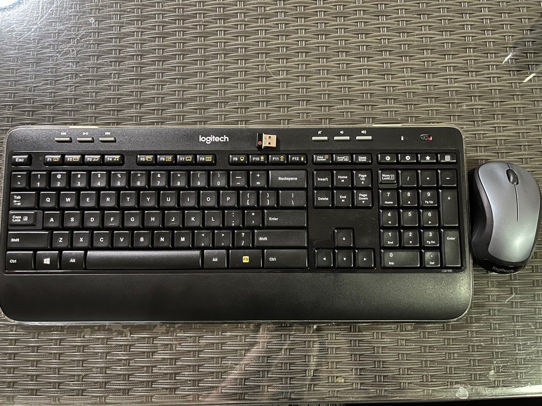 Logitech MK520 Wireless Keyboard Mouse Computers Tech Parts