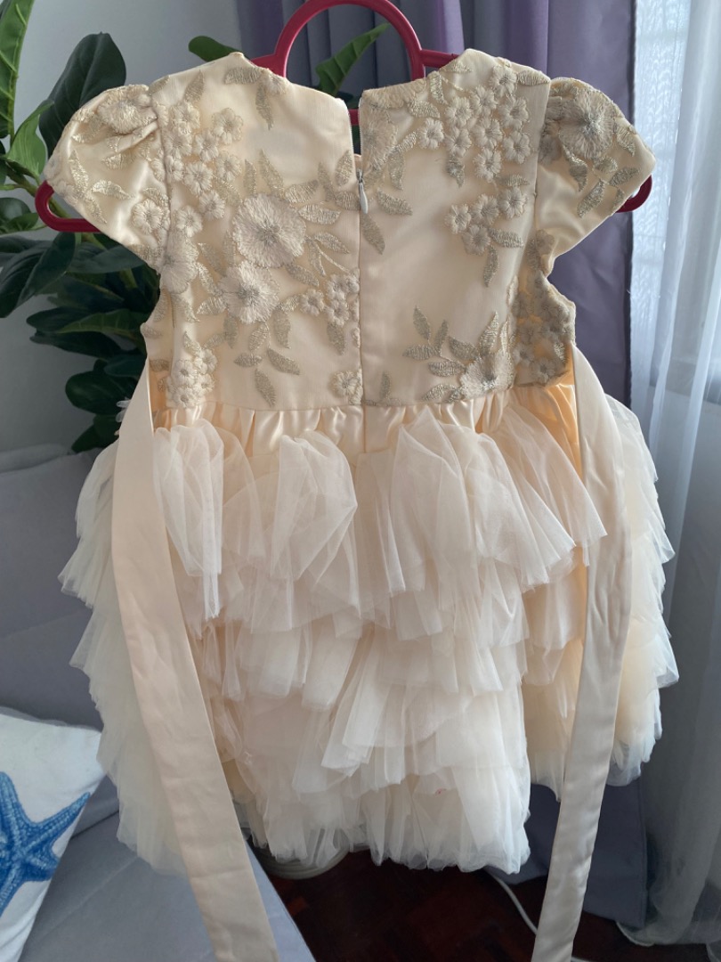 Lovely lace baby party dress size 3