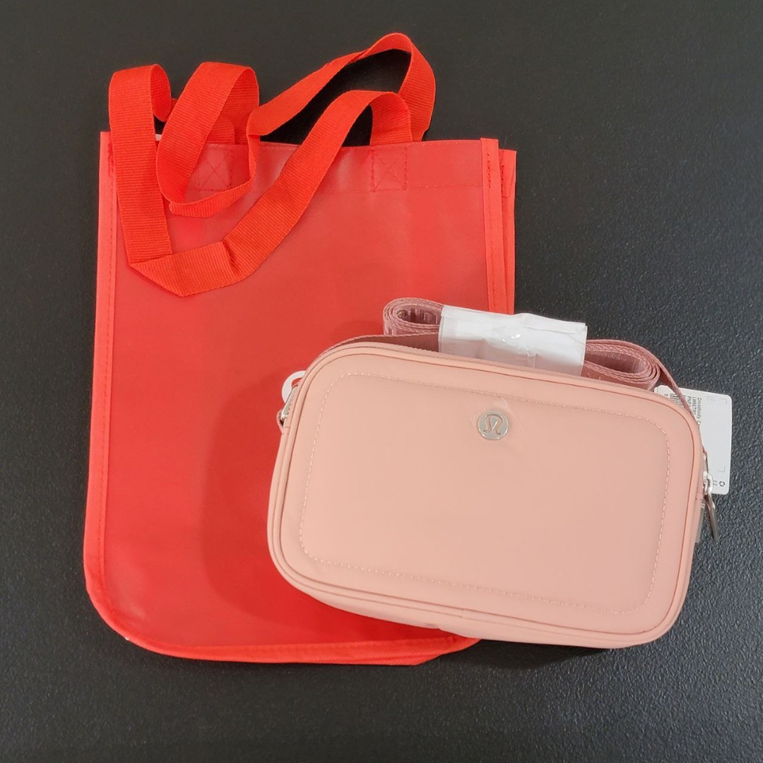 Lululemon Camera Bag, Women's Fashion, Bags & Wallets, Crossbody Bags