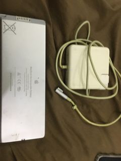 MacBook core duo battery and charger