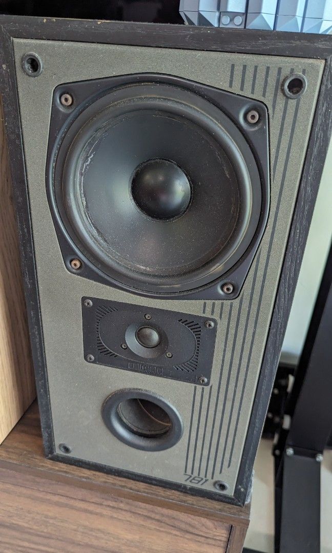 Mission Cyrus 781 speakers