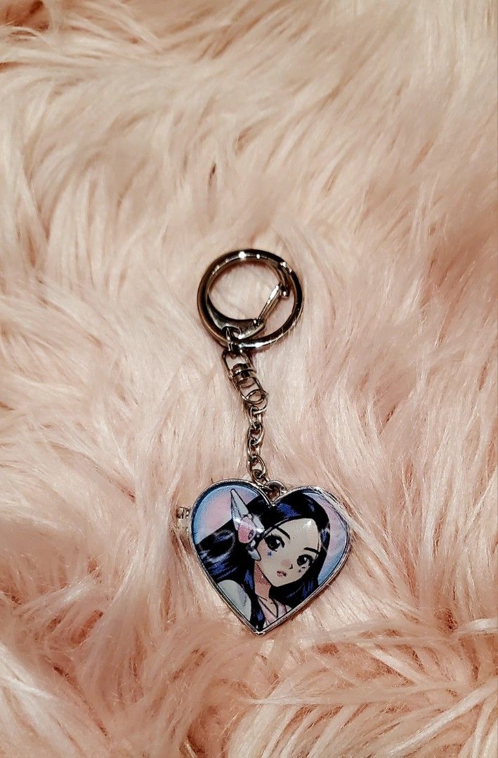 Newjeans Locket Hobbies Toys Memorabilia Collectibles Fan newjeans-locket-hobbies-toys-memorabilia-collectibles-fan