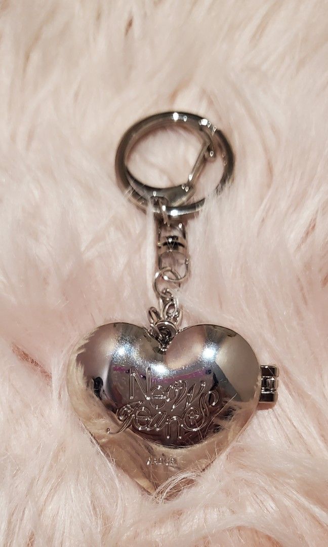 Newjeans Locket Hobbies Toys Memorabilia Collectibles Fan newjeans-locket-hobbies-toys-memorabilia-collectibles-fan