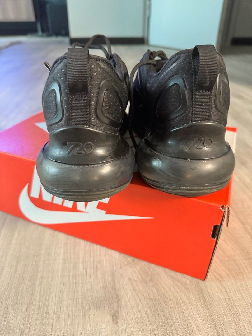 Air max 720 store triple black on feet