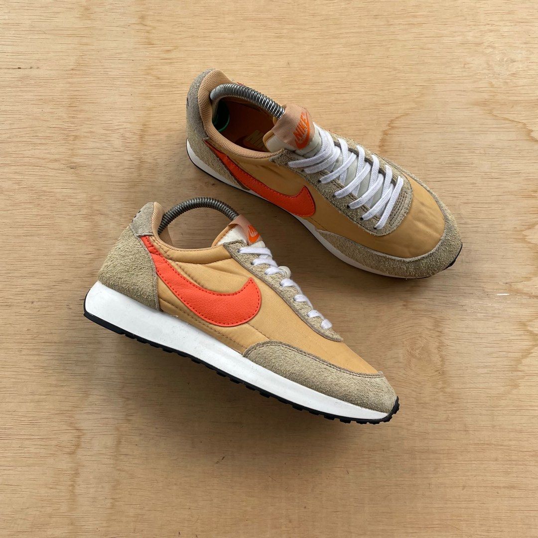 Nike daybreak vegas deals gold & college orange
