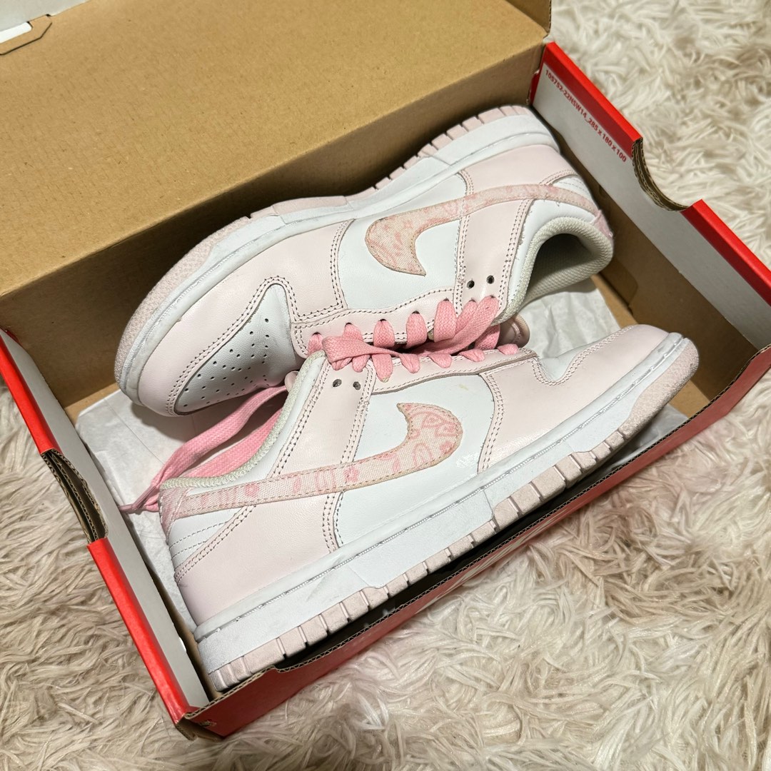 pink and gray nike dunks