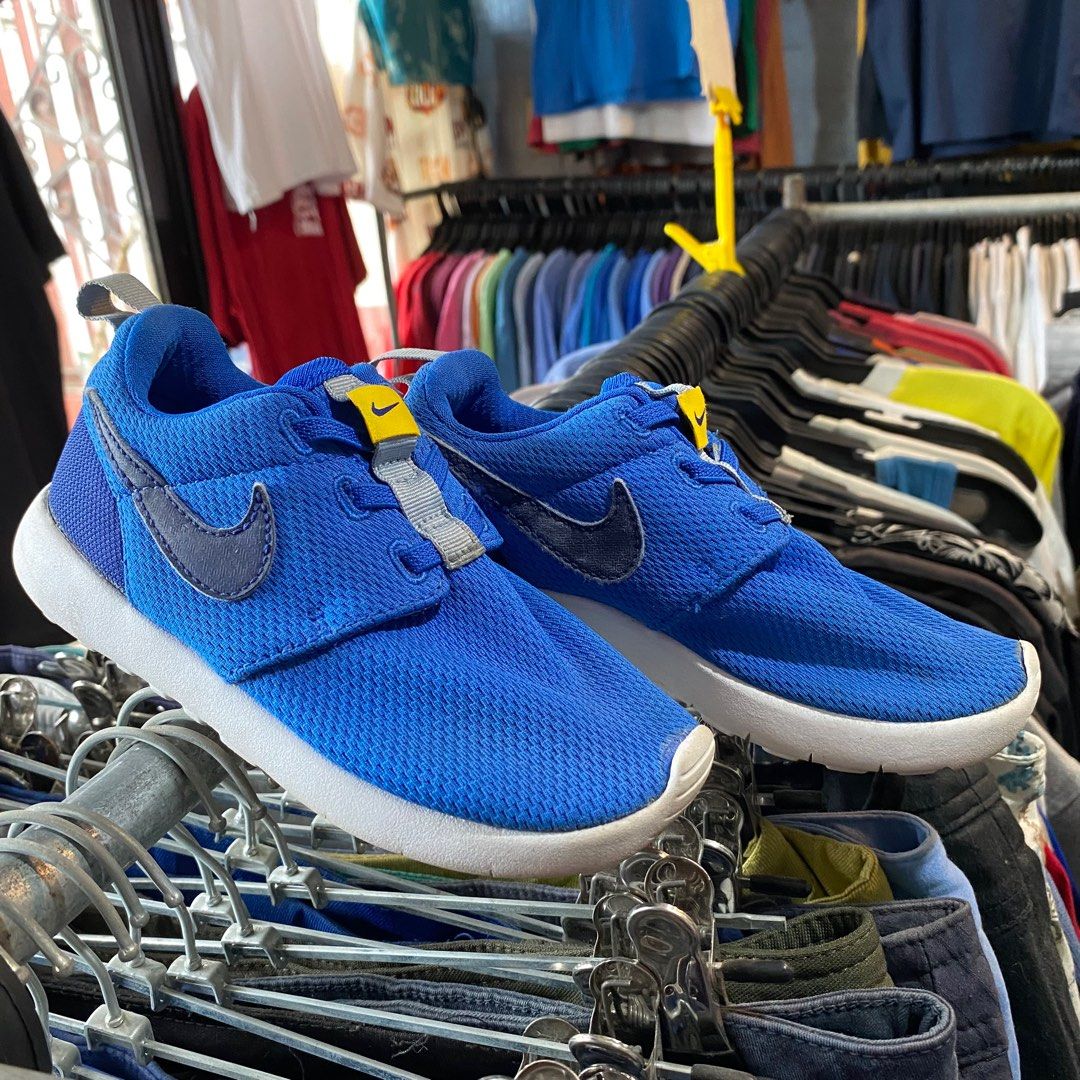 Nike blue slip on sneakers hotsell