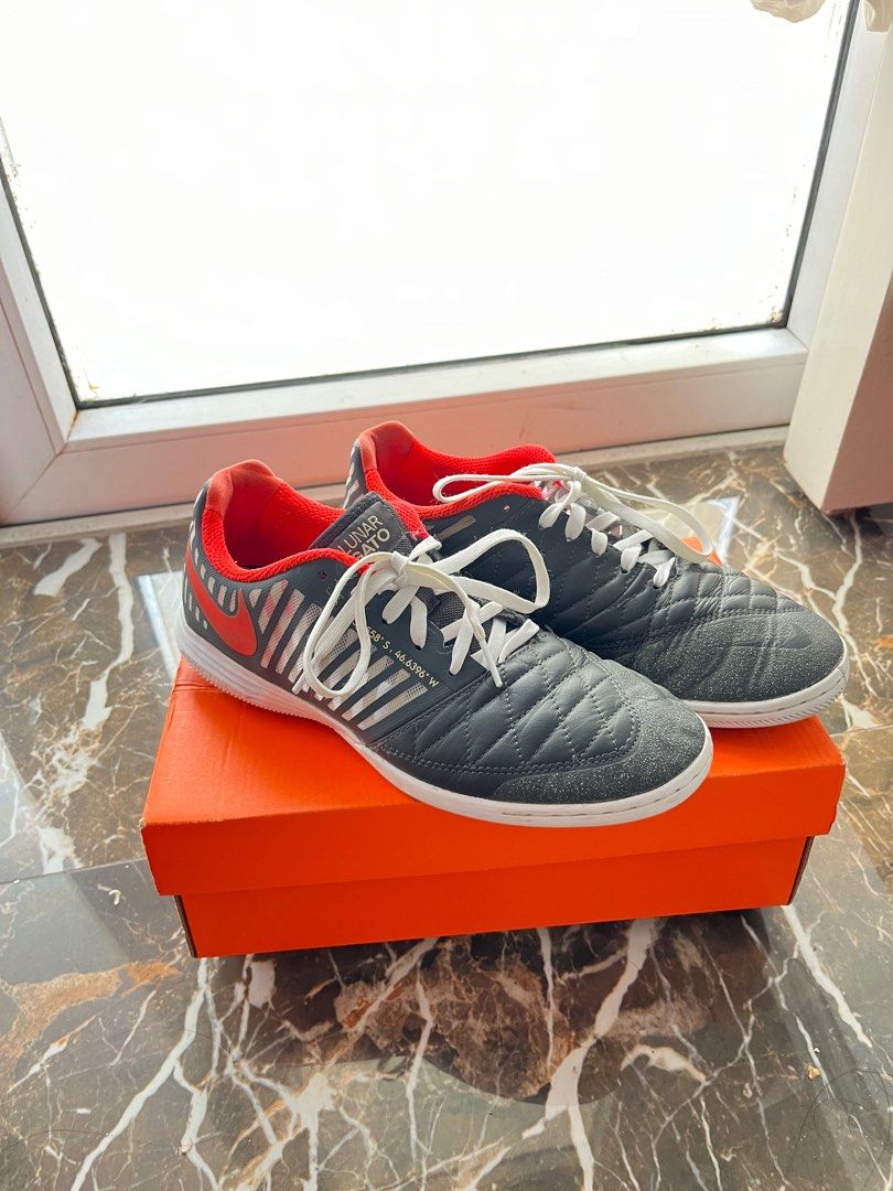 Nike Lunar Gato II (Category: Sneakers) located in Los Banos. Submitted by itsr2 (Listing ID 1271666195, Image 1). Description: Used for 3 months only (bought nung sept). Srp is 5795. Wala ng box naiwan sa US but can provide a replacement box. Rfs: slightly malaki for me.