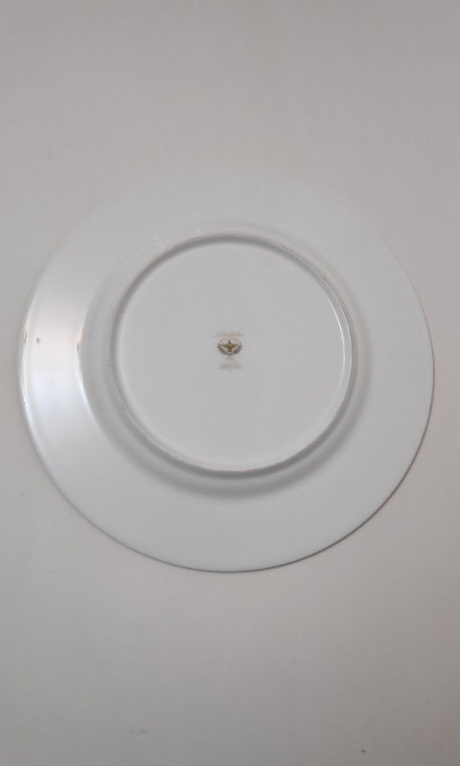 Noritake Bone China （分類：餐具和餐具）位於 Hong Kong。 由 cowboy92075 提交（商品編號 1271753109，圖片 3）。簡介： No.9756 Embassy Suite Size: 27cm dia. Made in Japan。