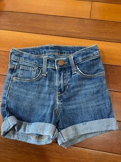 (Category: ) located in . Submitted by jolinechua95 (Listing ID 1271645207, Image 1). Description: .